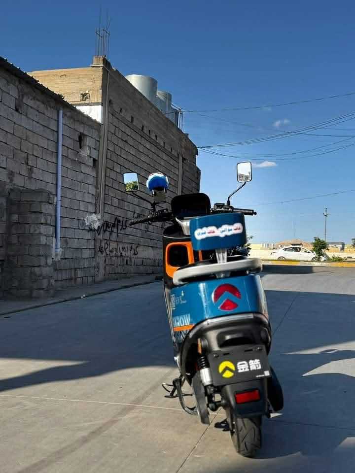 ‏سلام عليكم ورحمة الله وبركاته
‏دراجة شحن للبيع
لون مميز 💙 
6 بطاريات                                                                                 🔋 
‏2500 ملف 
                                                                                  ‏مواصفات 🕹️
‏بريك هيدروليك ⚙️
‏يرجع بك➡️ 
‏إشعارات رباعية ⚠️
‏إشارات يمين ويسار↔️ 
‏مثبت السرعة🔱 
‏3 نمر 
‏تشغيل عن بعد💡 
 مغلف PPF🛡️
   🛠️
‏ نظافة80% بس بيه سكليتر مبدل اصلي
                                                                                            سعر💰
950💸
بي مجال بسيط
رقم ☎️ ***********
عنوان طوز خورماتو يم زين عابدين ماطور
