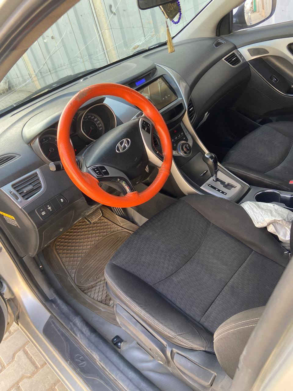 السلام عليكم الانترى ٢٠١٤ خليجي بيه ضربه باب جهة العبري ومعدل وصبغ كلير الباب وياه الباب الخلفي رش بس تخم تاير ورقم بغداد محرك ١٦٠٠ رقم الهاتف *********** مكاني بغداد العبيدي سعر 123 به مجل
