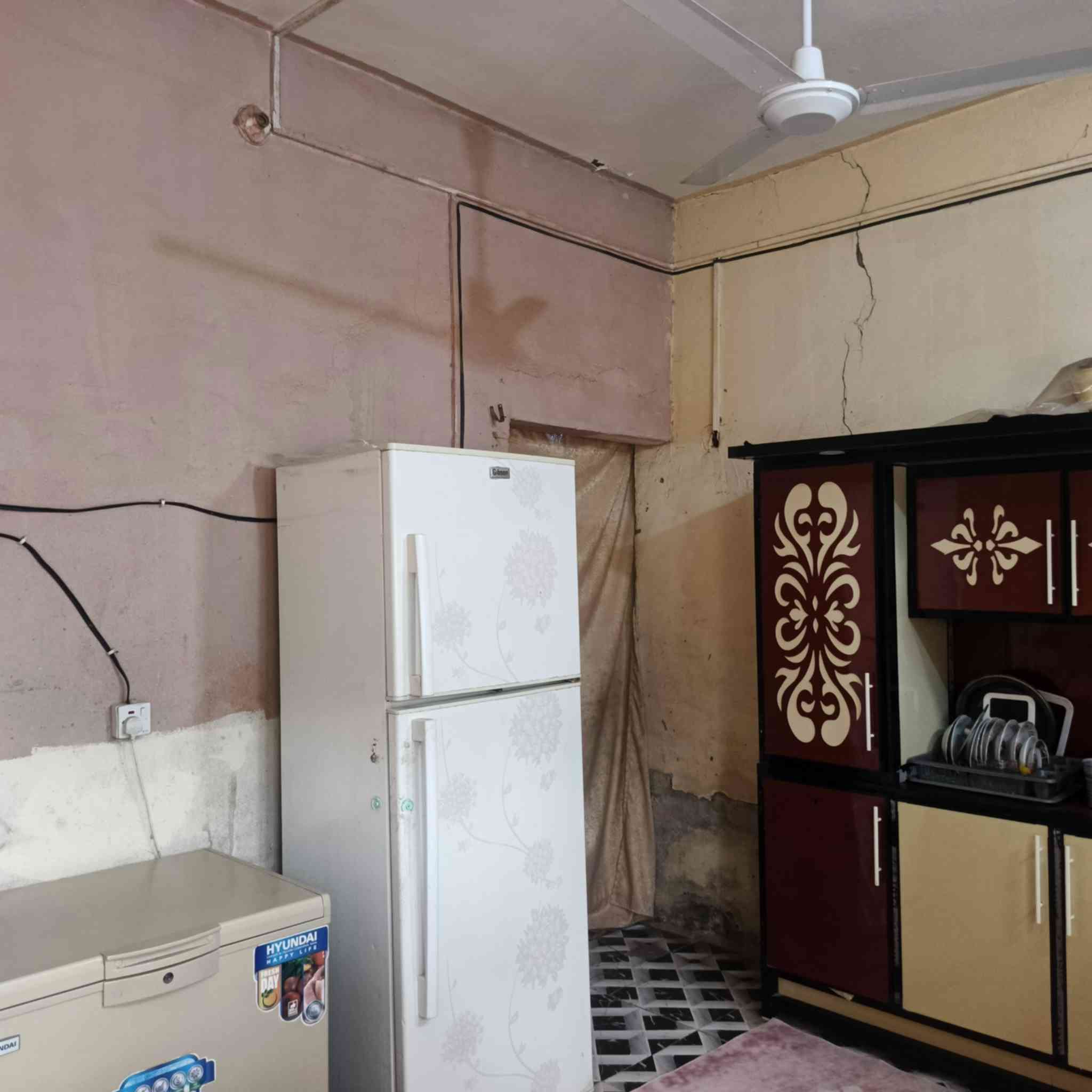 بيت للبيع منطقه ال ابو جاسم نهايه شارع الوقفه مساحه البيت 180 متر، الاستفسار ***********
