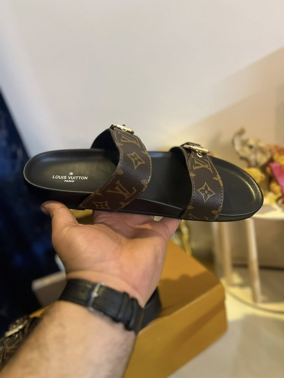 لويز فيتون قياس ٤٣سعر ٢٠الف توصيل جميع العراق ٤الالف


**إذا كنت صاحب هذا الإعلان وتريد حذفه لأي سبب، رجاءا أرسل رسالة إلى الدعم الفني**