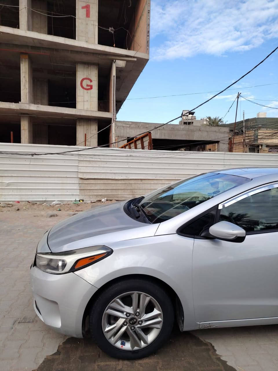 السلام عليكم كيا فورتي للبيع مكينه الفين دوش موديل 17 حادثه بس قطعه بنيد بدون دواخل الباقي كفاله مكينه كير حداديه كفاله العنوان كربلاء للستفسار ***********
