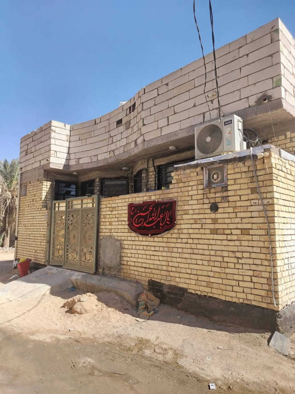 دار للبيع كربلاء البيوبيات شارع الودي 
100متر طابق واحد بناء طابوق جمهوري  درجة اولى الاساس  والسقف والدنك الخارجيه جميعها  صب كونكريت مسلح
يتكون من: استقبال ومطبخ وصاله وغرفة نوم وحمامات  خارجية وداخلية وطارمه ومنور
جنس الارض سند25
مكانه مرتب وقريب عن الامام بمسافه 2كم ونص تقريباً
يرهم مراوس ببيت مساحه اكبر 150متر او200متر
بلمناطق المطلوبه( حي الامامين -الحر،الصغير خلف اسواق برتقاله(حي الهادي)
حي الزهراء التي قرب شركه اليساري-حي الحجه
هذن المناطق يرهم مراوس وتنطون فرق
السعر 115بي مجال بسيط
راسلنا واتساب سيتم تحويلك لراعي الدار،مباشرتا ••لانستقبل اتصالات فقط واتساب وسيتم تحويل على صاحب العقار مباشر
 الواتساب : ‎0774 792 9882
