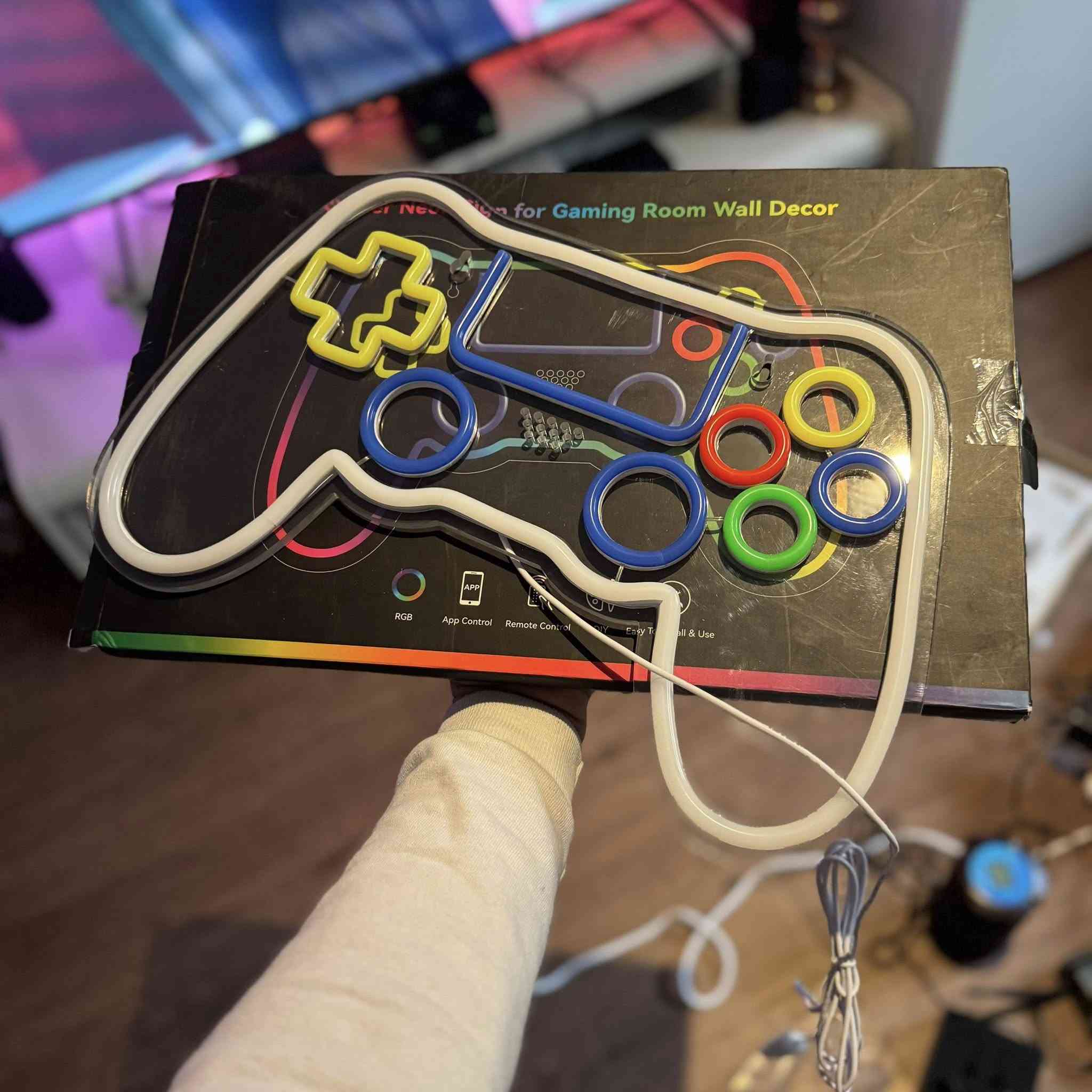 سلام عليكم 
قطع منوعة 
وتساب ***********
