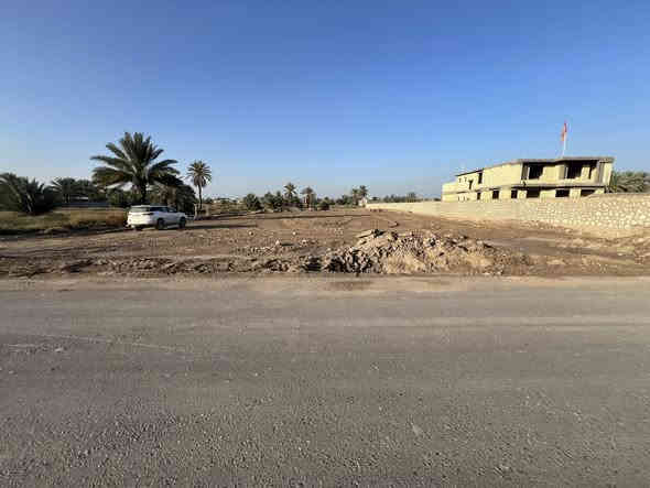 السلام عليكم 
دونمين طابو زراعي صرف سند 25 قرب جامعة المستقبل على طريق رئيسي مبلط بعرض 15 متر يبعدن عن شارع حلة نجف 500 م ملاحضه يباع دونمين او دونم او نصف دونم للاستفسار ***********
