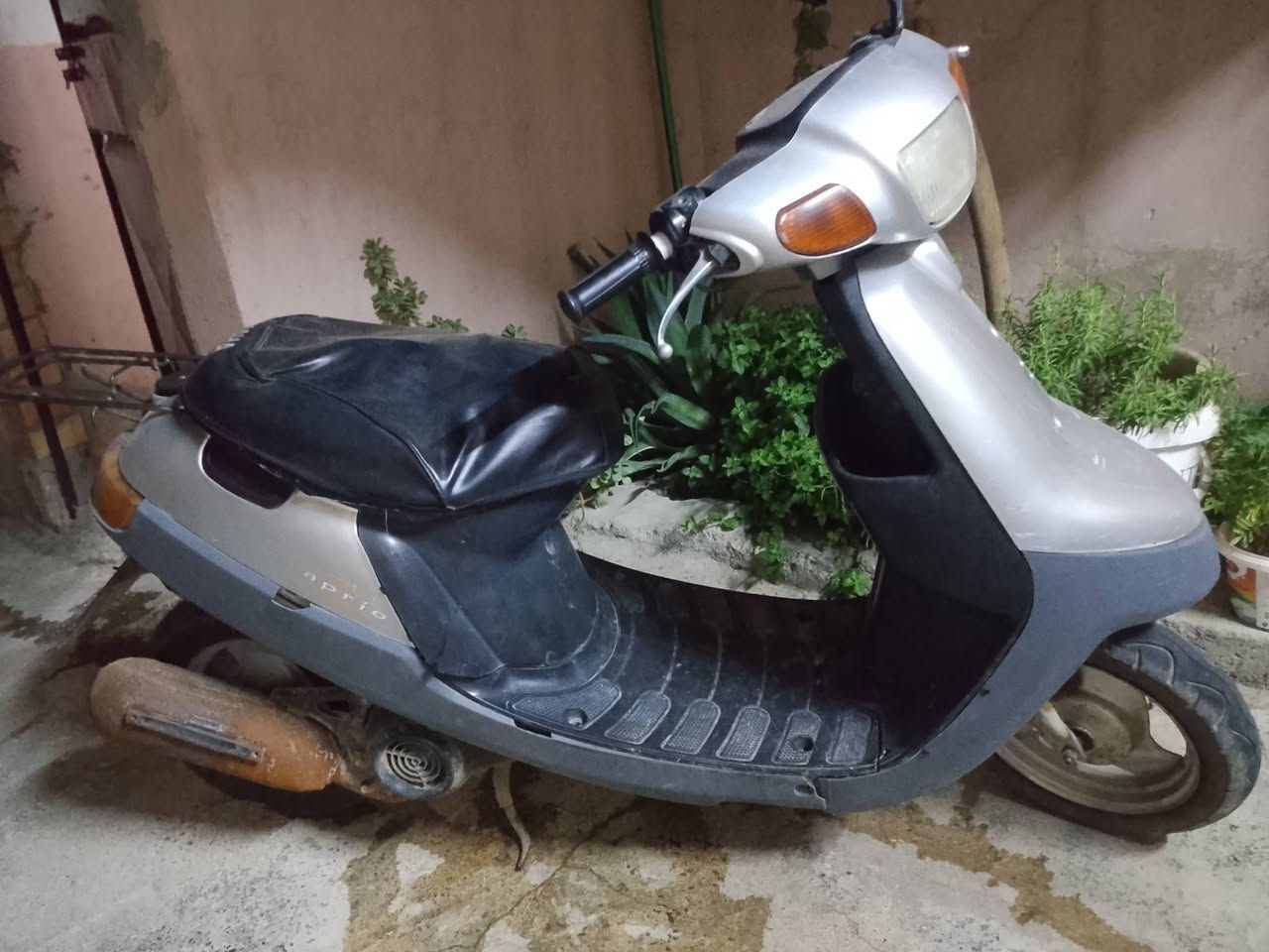 ماطور بوتين محرك ما مفتوح شرط بس القايش مال الهندر انكطع السلف شغال ماطور نضيف التايت جدد السعر 200 الرقم ***********
