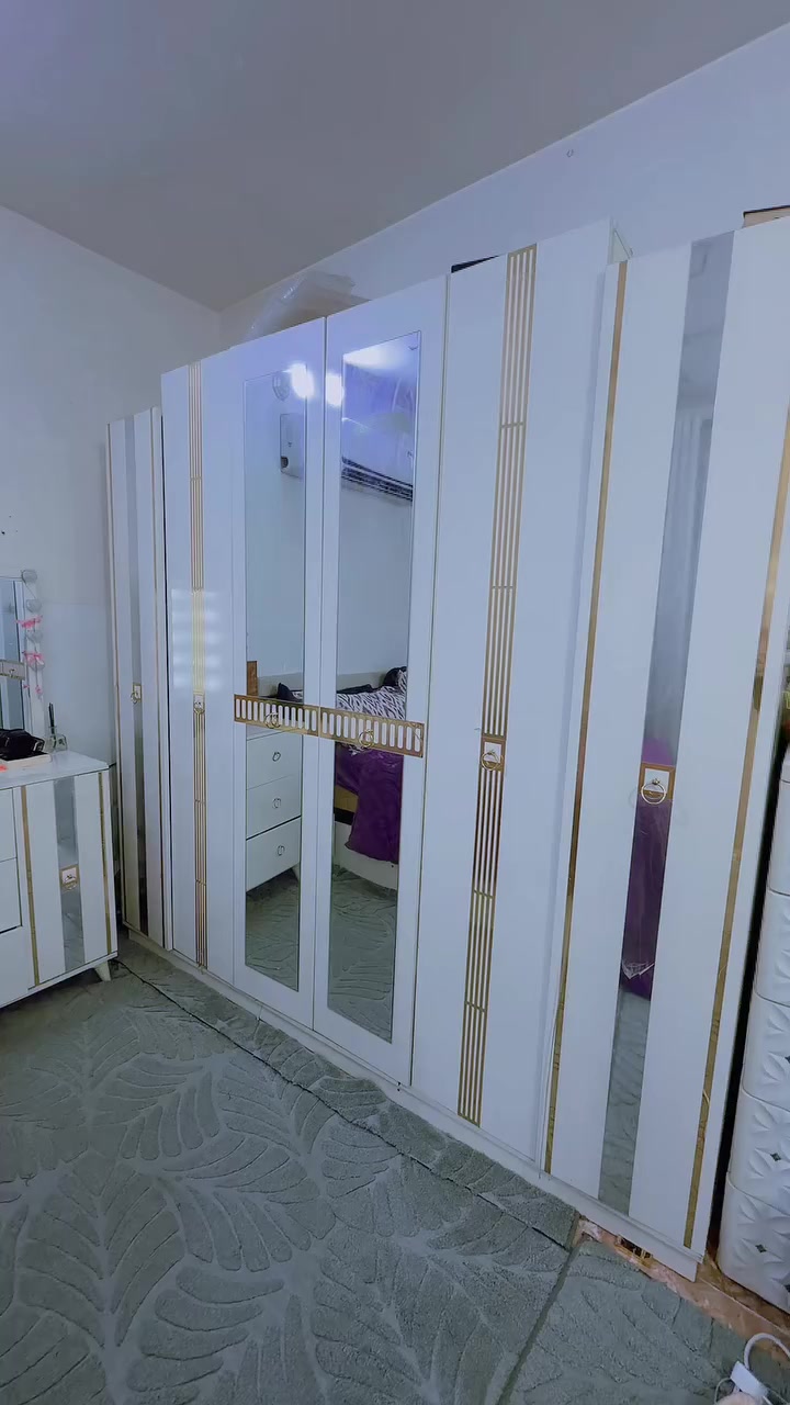 غرفه نوم نضيفة للبيع
*********** واتساب مكاني زعفرانيه شارع الكهرباء
