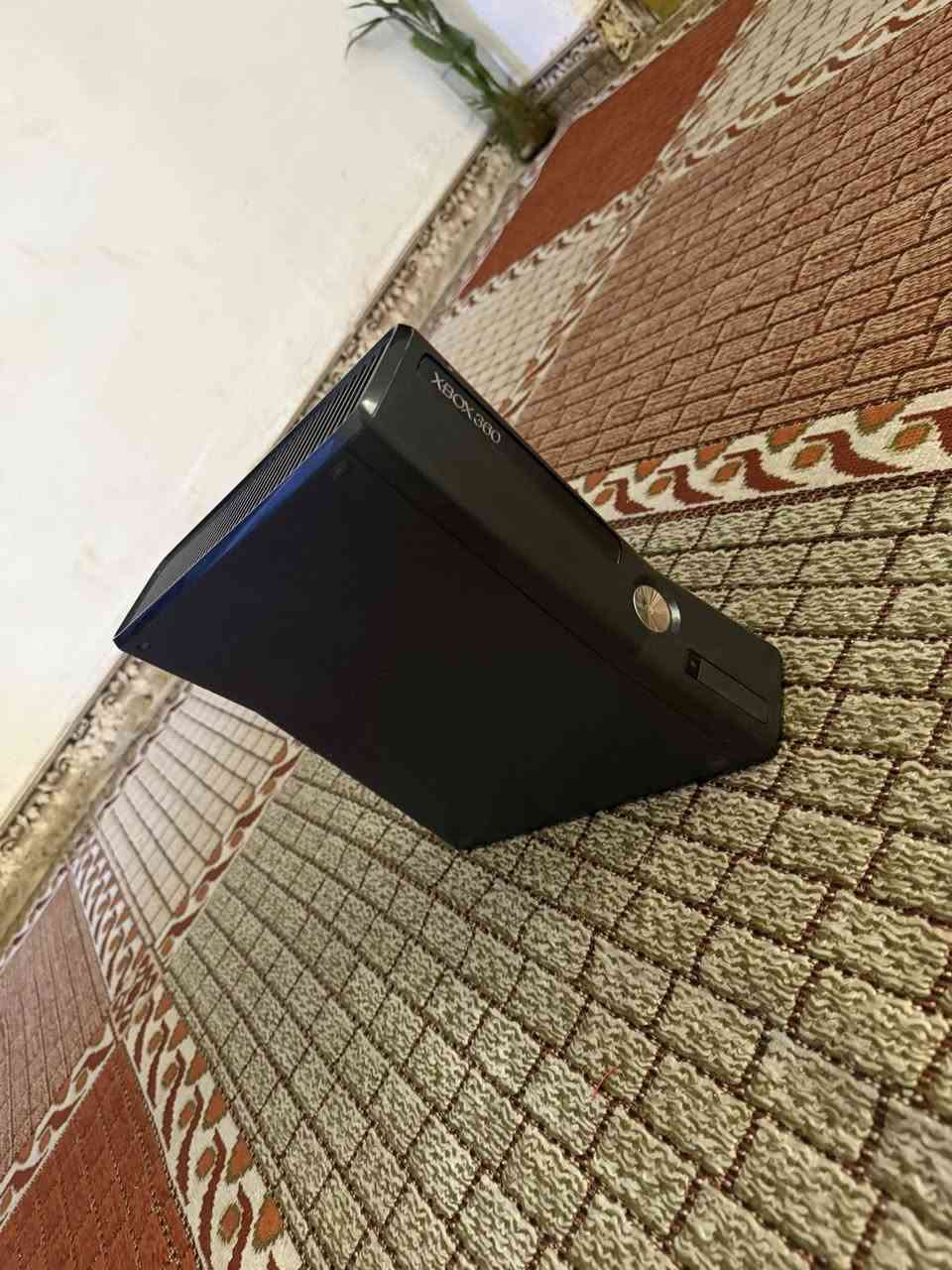 اكس بوكس360 سعره 125.  منفذ HMD   يدة اتصال سلكيا او لاسيكيا.  بي109 لعبه
رقم الهاتف ***********
