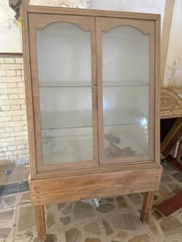 تصفية مكان للبيع باسعار مناسبة جدا 07827477143ميز مكتب فاترينات ميز خش...