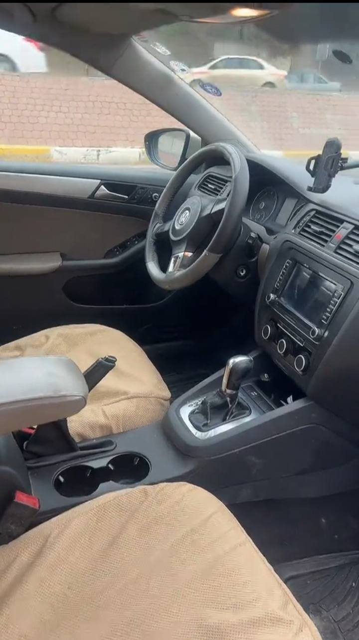 Jetta 2015 xaliji 
2.0 بي توربو
يةك پارچة سبوغ بونيت بيلادي گوراية بي ژوري بي ئيرباگ پشت و پيش كةپس گير مةكينة حةماوة كاربايات هةموو بةشةرت 
0751 891 91 80 أربيل, العراق
