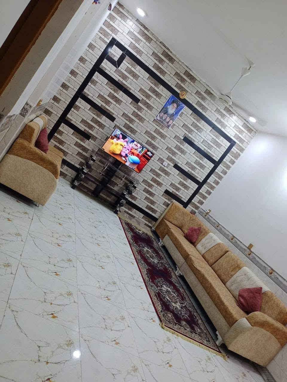 السلام عليكم
للبيع بيت ب الهاشميه 95
200 متر بناء حديث غرفتين وصاله وصحيات واستقبال ومطبخ حار ومطبخ بارد والطابق الثاني غرفتين وصاله وصحيات ب 95 قرب المنتزه
رقم الهاتف ***********
