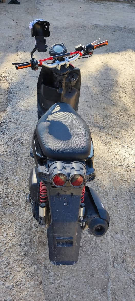 دراجه سكنس جبلي بيه تزويد بلادي
كلجات رياضي 
وبيه هواي الله شاهد ما اعرف بيهم
دراجه بلادي مكينه ما مفتوحه 
سعره 950 
‍***********
مكان بغداد الامين
