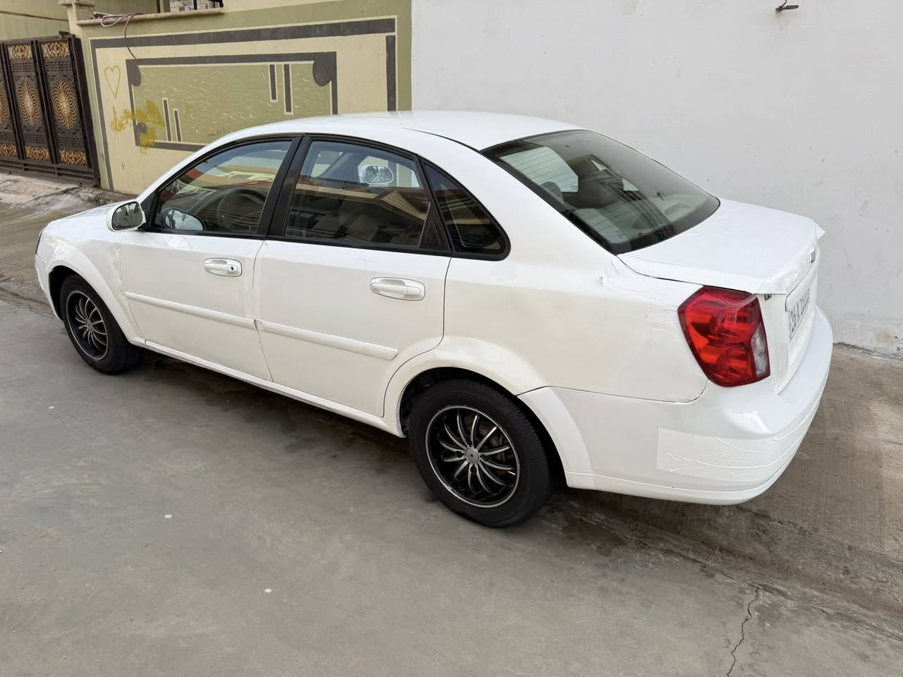 السلام عليكم .. شوفرليت اوبترا موديل 2011 صلاح الدين مشروع وطني (( بأسمي )) سنوية جديدة 2028 هزة جديدة رقم انكليزي گير مكفول محرك جديد حاوية صدر جديد كهربائيات كلها شغالة تبريد ثلج مصبوغة عام شواصي لغود حوض مكفولات السعر( 55 )ورقة وبيها مجال بسيط للطيبين . 
***********
