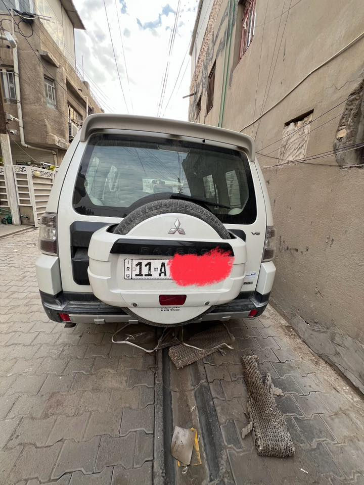 سلام عليكم
باجيرو 2009 حبتور
كفاله عامه + سونار بالمنشور 
مكان السياره بغداد الجديده 
لتواصل  ***********
السعر 140 ورقه
