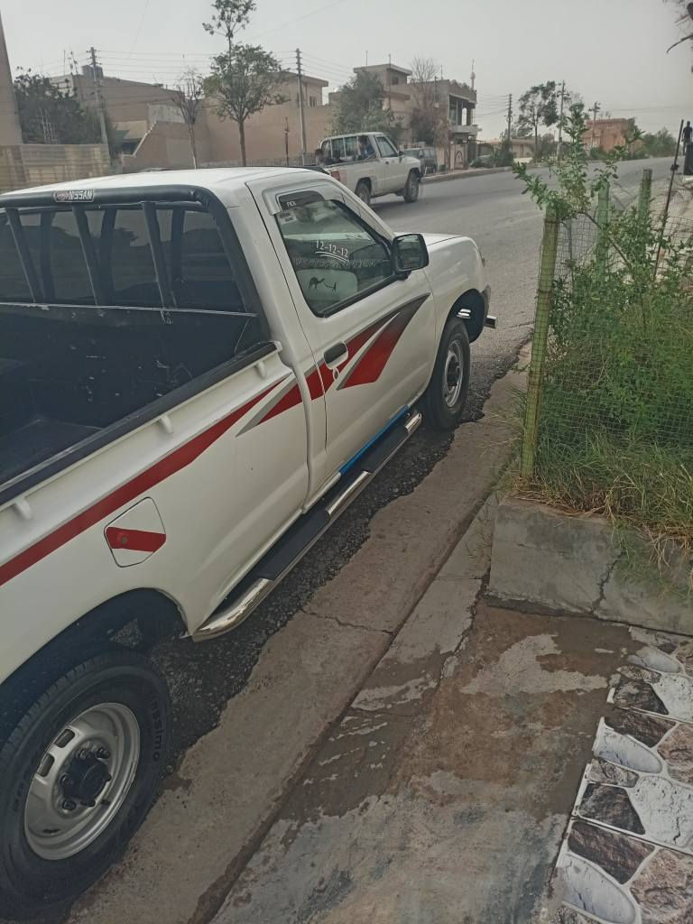 سلاو هاوریان پیکةب نيسان 2001، تةبریتة پاوه ر نیه. سةيارةكة عامة سی پارچةی پیشةوةی هةیتی ، بةطانةشی  گرتیة . رةقةم و ژینگةشی کةونة، گیر و مةکینة و اکسل و شةنسی و تةقةو رةقة بة شةرت. سةيارةكة تا بلیی جایزة. نرخ 65و کةمی مةجال. شوين هةولير. م. *********** أربيل, العراق
