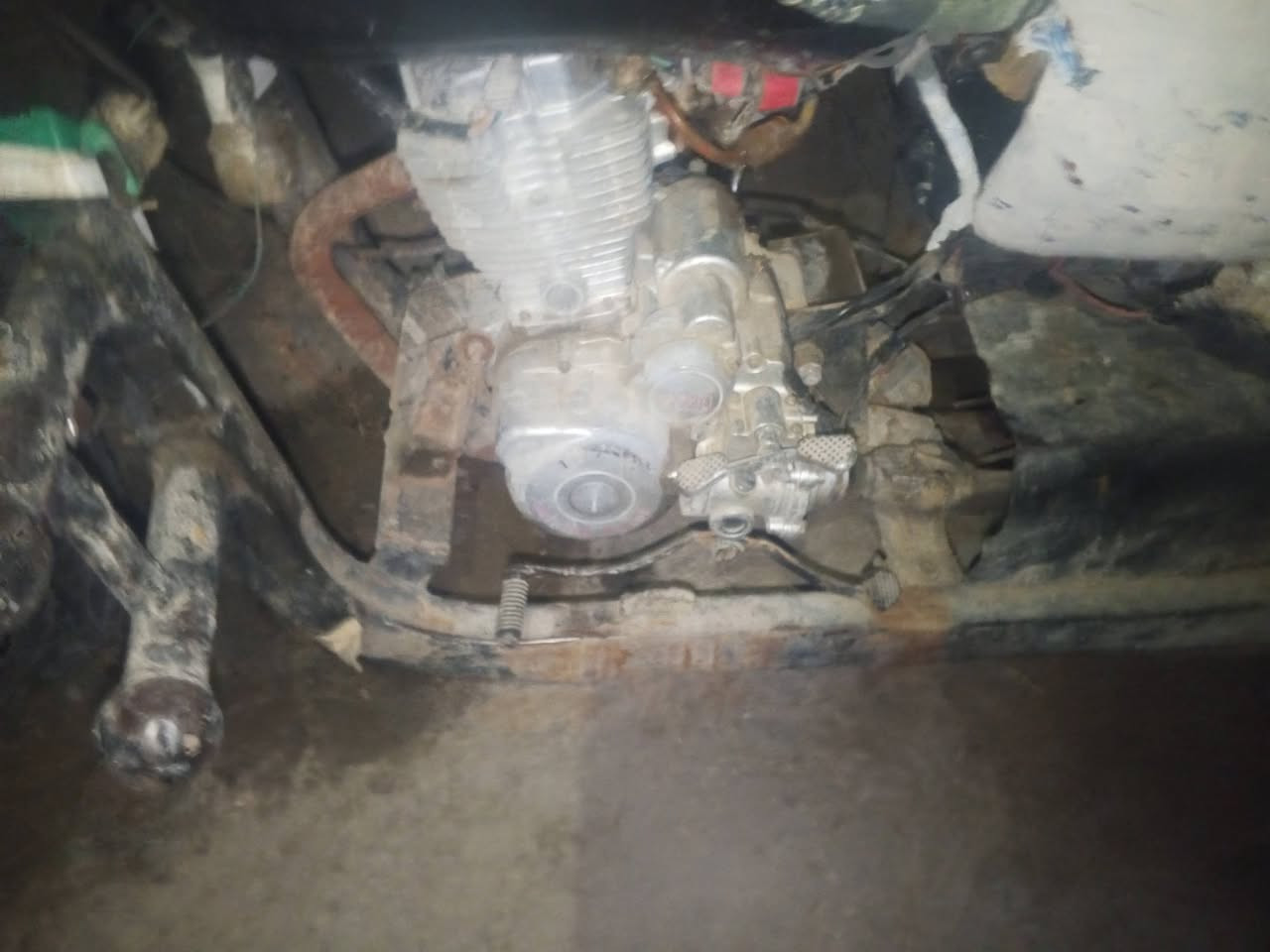 سلام عليكم  ستوته ام تي ار ***********
كلك كلك للبيع السعر 375وبيه مجال 
ستوته مكينه جديده وباتري جديد
 وصالنصه جديده واكسن جديد ستوته ناعمه 
وبدي مابي خياست 
بس شاصي وركبه  ملحوم وبيه خياس قليل
