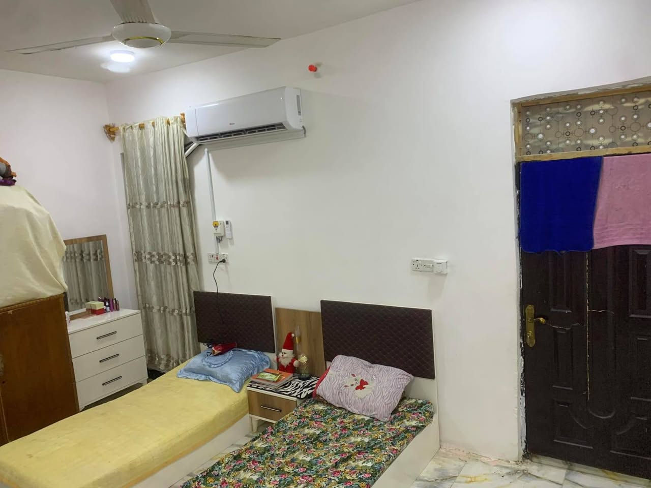 بيع مستعجل 52بي مجال 
بيت البيع طريق السنية عمود 706 جهت الزوار قريب على شارع 70 متر مساحة 300 متر  رقم الهاتف ***********
