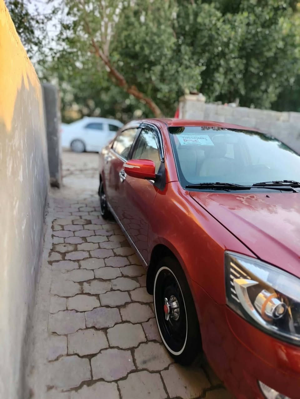 جيلي موبل للبيع موديل 2012 مكفول ماعده الهلالات مصبوغه مكينه كير مكفولات تخم تاير وحداديه جديد  السعر 58 وبيه مجال العنوان الكوت الاحرار الرقم***********
