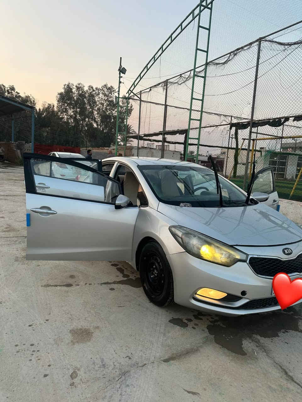 سيراتو موديل 2014 لون سلفر سياره جديده بيهه قطعتين كلير للجماليه بدون دواخل سعر 115وبيهه مجال قليل مكان السياره واسط الزبيديه رقم اربيل ***********
***********
