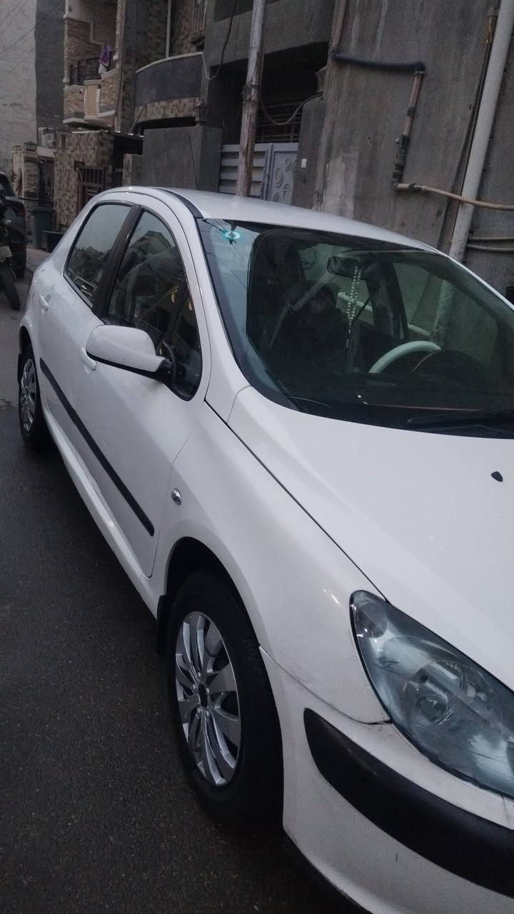 السلام عليكم سياره بيجو ٣٠٧ ٢٠٠٤ عل وضع الشركه  بيه بارد بباب الخلفيه العكس السايق ب٥٦ رايده مكاني بغداد الغزاليه ***********
