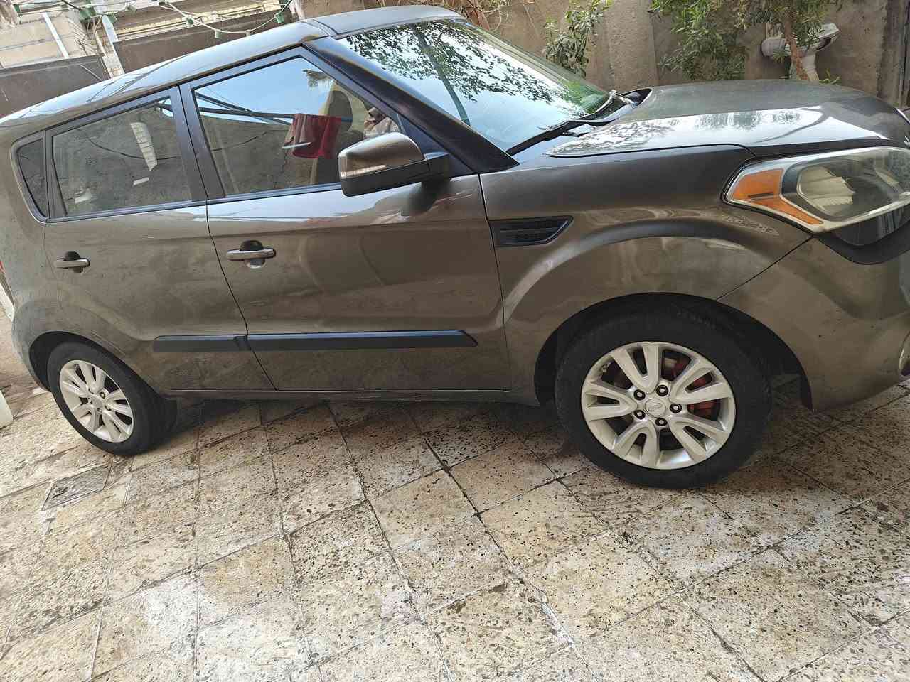 صول موديل 13 امريكي مكينه 2000دوش
ماشيه 85 
رقم كربلاء  بيه 3قطع صبغ 
عارضه 93 وبيها مجال 
***********
