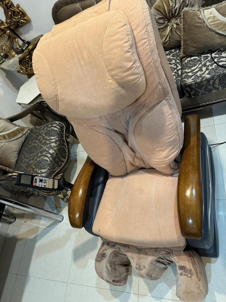 كرسي مساج وتدليك ظهر ورجل نظيف صار بيه عطل ومااعرفله للبيع ب150 مكانه حي الجهاد الاطباء 
***********
