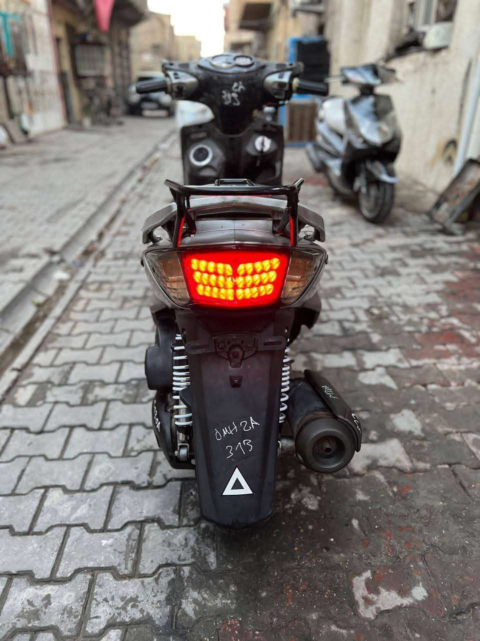 دراجه سكنس فحل جديده مال رمبه نوزل خطين مكينه ناعمه شلعه معدل ربع نكره كفرات اصليه كهربائياتها كلها شغاله دراجه تتعب دكول جديده مكفوله اي نقص مابيها السعر750 الف العنوان بغداد الكرخ *********** مستعجل عله بيعته
