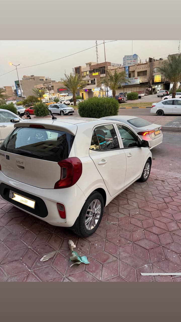 السلام عليكم
كيا بيكانتو خليجي موديل 2023
استلام شركة زيرو ام الضمان 
رقم بغداد الجديد وهزة جديدة
ماشية 16 الف فقط
مكينة دوش وكير AT 
 ادامة كاملة زيوت وفلاتر وبلكات 
جديد ارضيات وكشنات جلد
وكتيبات السيارة ومفاتيح عدد2
كفاله ماعدا البنيد بي كلير بدون فتح وبدون دواخل وبدون اي شي 
السعر المطلوب122 وبيها شي قليل 
مكان السيارة المنصور 
للتواصل ***********
