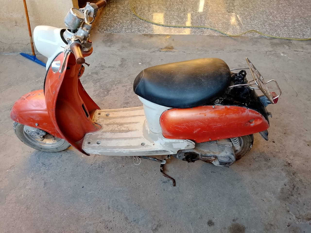 سلام عليكم دراجة كلاسك عبد حليم للبيع طافية شاصي بلاد السعر 80 وبيها مجال ***********
