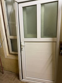 ابواب للبيع عدد٢السعر ٥٠الف الابواب كما موضح شغاله ومابيها اي خلل الات...