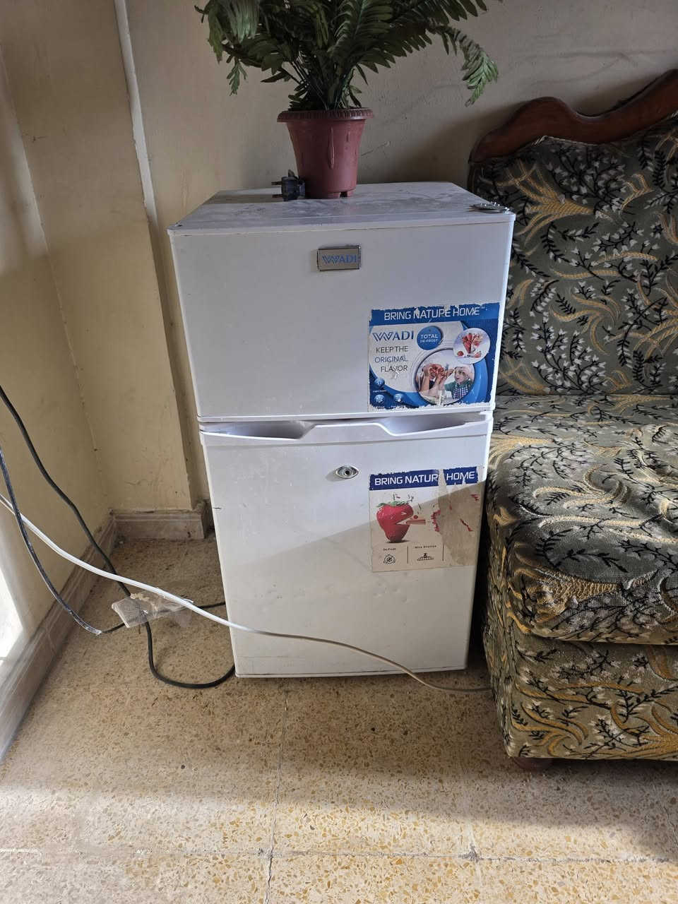 ميز تواليت صاج تكمه ثكيل قفل 50 ثلاجه حجم ثغير 6 قدم جديده ثلج قفل 75 مبرده حجم صغير هوها جدا قوي نقص بوب فقط نهايته 20 ليحب يتصل ***********
