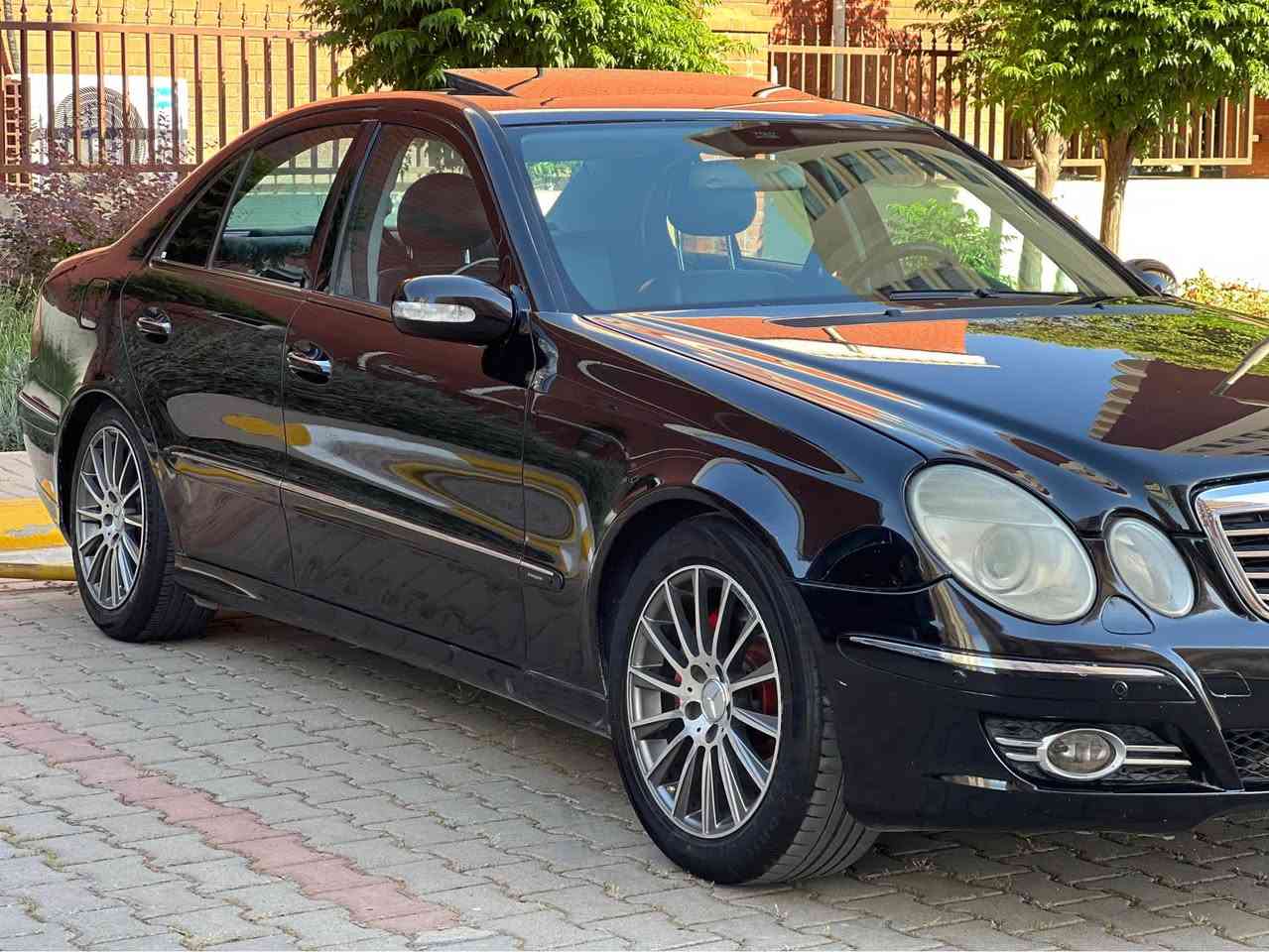 Mercdec E 500 (٤٩$)
مۆدێل ٢٠٠٤ سەیارەکە ساخە و بۆیاخی نییە  بێڕەقەمە مەکینە و گێڕی بەشەرت 
0774 561 3626 السليمانية, العراق
