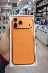 17 برو ماكس  ذاكرة 256  بطارية 100  عدد دورات الشحن 50 اللون سلفر  شري...