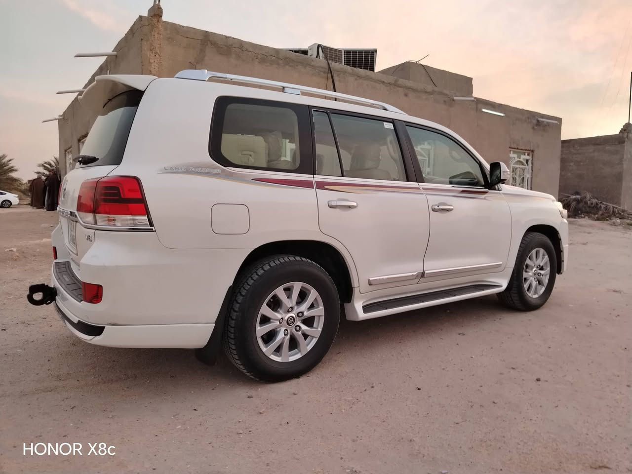 البيع لاندكروزر2017 او مراوس لاندكروزر 2013/2012 
 رقم بغداد بسمي الجديده ال 31 هزه جديده   سلندر 6 بيها رش صبغ بدون ضرب شرط ***********مكان بابل الكفل
