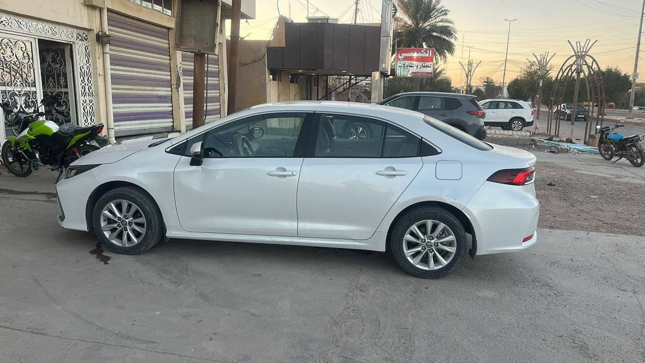 السلام عليكم 
كورولا بنزين ساز وجيهان 2023 
السيارة نظيفة وبيه بس الي بالصور طعجات بسيطة 
ما بيه لا صبغ ولا تبديل 

ماشيه 51000 km 

السعر 180 وبيه مجال بسيط 
مكاني الرمادي 

***********
