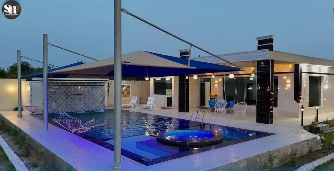 مزرعه بيت الورد 🌹 
رقم الحجز(***********)

إحجز مزرعتك وتمتع بالخصوصية التامَّة 🥰

يتوفرُ جميعُ الخدمات التي تخطرُ على بالكم مع أجواءِ الطبيعةِ الخلابةِ الساحره 😎 

مميزاتُ بيت 🌹

1. مساحة المنتجع دونم

2.التيار الكهربائي على مدار 24 ساعةٍ كاملة دون إنقطاع ويتوفرُ فيه مولدة كهربائية تعملُ بنظام التشغيل الأوتوماتيكي ☺️

3.مسبح خاص للأطفال 👧 👦 

4.مسبح خاص للكبار حجم 12 في 6 متر  

5.يحتوي منتجعنا على ألعابٍ للكبار (( منضدة 🏓 + فيشه ))

6.صالة كبيرة مؤثثة ومكيفة +2 غرفة نومة ومكيفة + مطبخ على الطراز الإيطالي مؤثث بشكلٍ كامل 😍

7.جلساتٌ خارجية من الطراز الفاخر جداً 
 

8.مكانٌ مخصص للشواء مجهز بجميع الإحتياجات الخاصة لذلك 😍

9.مجموعة صحيات داخلية وخارجية متكاملة 

10.تتوفر سماعة داخلية دي جي 🎵

11.علماً يتم تعقيم المكان بشكلٍ كامل بعد كل إستخدام 😷 

إحجز ☀️ إسبح 🏊 إشوي 🐟 وإقض أحلى وأمتع الأوقات مع عائلتك في أجواءٍ صيفية جميلة 

#العنوان_صلاح_الدين_قضاء_بلد.. 

للحجز والإستفسار 
الاتصال على الرقم 
***********
او مراسلتنا واتساب
