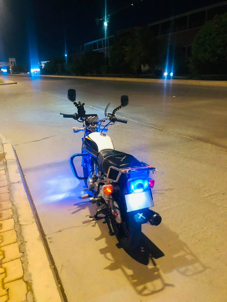 ب٦٥٠
للبيع او مراوس بحدث  شعندك مراوس علق
٢٢  بي منفيس ورقه كمرك  5كير  بلادي ع اخير رزانه وشلعه ومعدل وكامل من كلشي متحط علي يو ربع 
مكاني رمادي قرب جامعه المعارف *********** وتساب ول خاص مفتوح
