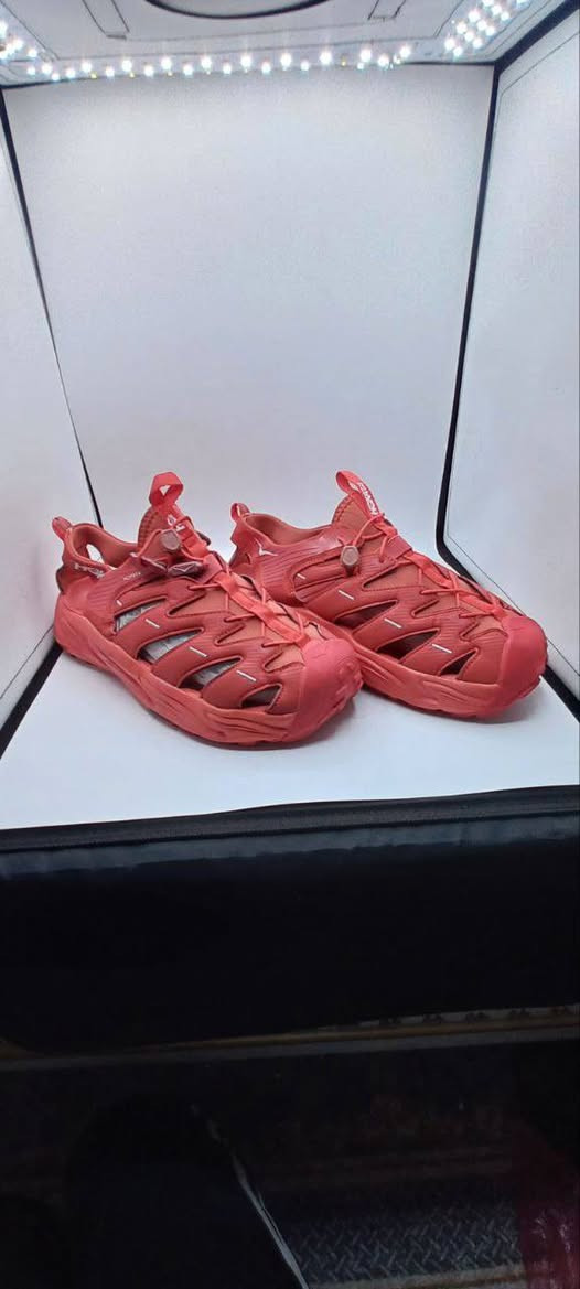👟 HOKA ONE ONE
السعر : 30000 دع 

✔️ حذاء HOKA أصلي
✔️ تصميم Outdoor عصري باللون الأحمر الجريء
✔️ خامة علوية Synthetic + Mesh بفتحات تهوية مريحة
✔️ نظام شدّ سريع Quick Lace لثبات وسهولة لبس
✔️ توسيد قوي بامتصاص صدمات عالي لراحة طويلة
✔️ نعل مطاطي خشن بقبضة ممتازة ومقاوم للانزلاق
✔️ مناسب للمشي الطويل، الرحلات، والاستخدام اليومي
✔️ صناعة Vietnam
📏 المقاس:
US 11 | UK 10.5 | EU 45⅓ | 29 CM

📞 للتواصل: الاتصال على الرقم *********** أو على الواتساب

🚚 متوفرة خدمة توصيل لبغداد وكل المحافظات
👇
tiktok.com/@almusawi.brand

3051
