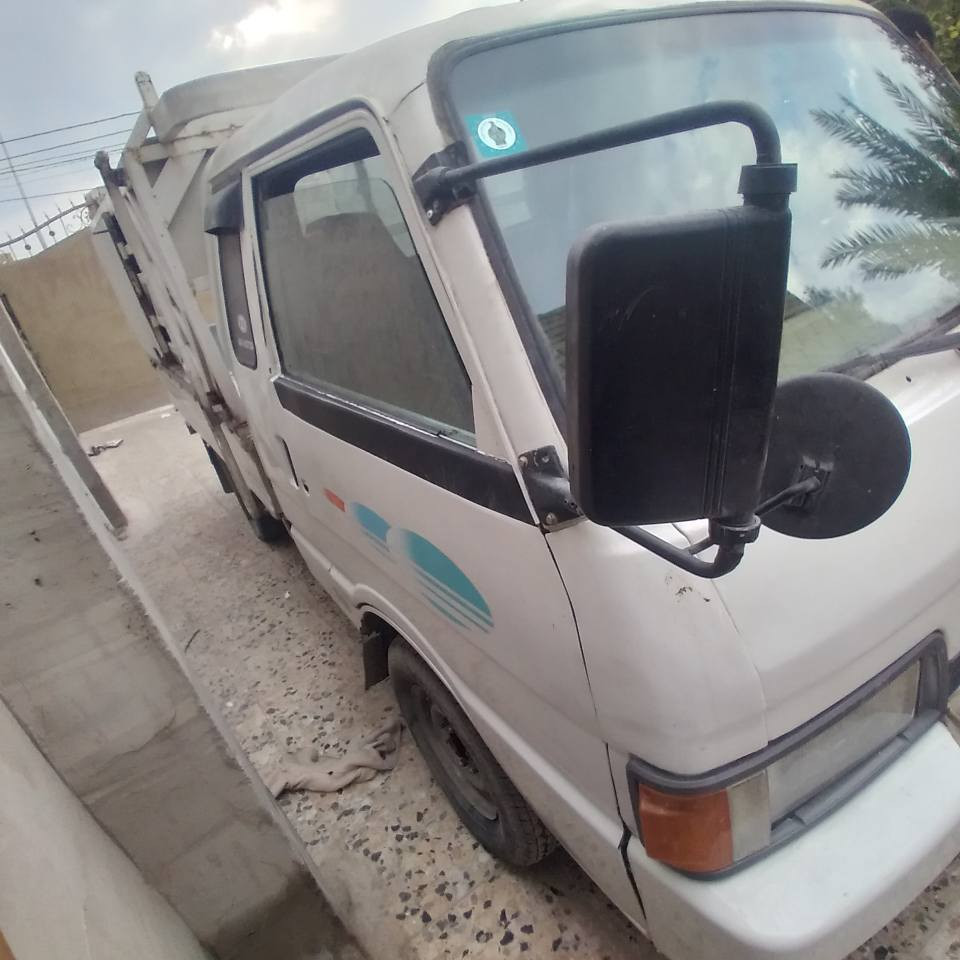 السلام عليكم
كيه موديل ٩٤ باسمي ،كير ومحرك نضيفات ،تخم تاير وصدر جديد ،مشط وباور هستني شادلهن ،سياره جديدة ما عوزه اي شي،تحويل مباشر،رقم انكليزي والسعر ٤٨وبيهة مجال
العنوان بغداد حسينيه المعامل
الرقم : *********** بغداد, العراق
