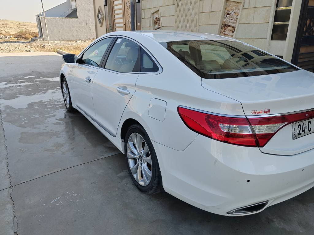 🚘 للبيع: هيونداي أزيرا 2015 خليجي – كلين نادر 🚘
فرصة حقيقية للي يدور سيارة نظيفة، قوية، ومضمونة 👌
السيارة استعمال شخصي ومحافظ عليها بشكل ممتاز.
🔹 المواصفات:
موديل 2015
خليجي كلين كلين
محرك V6 قوي وناعم
كير أوتوماتيك 6 نمر
مكينة وكير شرط فحص
نص فول (كل المواصفات ما عدا فتحة السقف)
مري شفط
تحكمات ستيرن كاملة
مثبت سرعة
نظام دخول ذكي 
 نظام صوتي ممتاز
كشنات جلد مع تدفئة
نظام تدفئة وتبريد
تكييف قوي جداً ❄️
أربع إطارات جديدة
الطخم كامل جديد
صرفية وقود ممتازة مقارنة بحجمها
ثبات عالي وطريق مريح جداً للسفر
🔹 المعاملات:
كفالة عامة
رقم سنوية هزا جديد باسمي 31
رقم السيارة دهوك
تحويل فوري ثاني يوم
⚠️ تنويه مهم: السيارة كلين 100%
بدون حوادث ❌
بدون صبغ ❌
الحمد لله ما تحتاج أي شي… ما يعوزها برغي 🔧
💰 السعر:140 (قابل للتفاوض)
📍 السيارة جاهزة للفحص والاستخدام فوراً. موصل, نينوى


**إذا كنت صاحب هذا الإعلان وتريد حذفه لأي سبب، رجاءا أرسل رسالة إلى الدعم الفني**