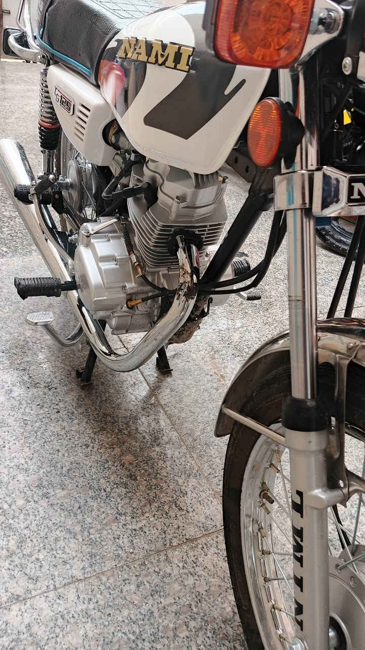 سلام عليكم دراجه اربعه كير للبيع مديل26 السعر  700 وبيها مجال اوراق سكنر العنوان كربلاء رقم ***********
