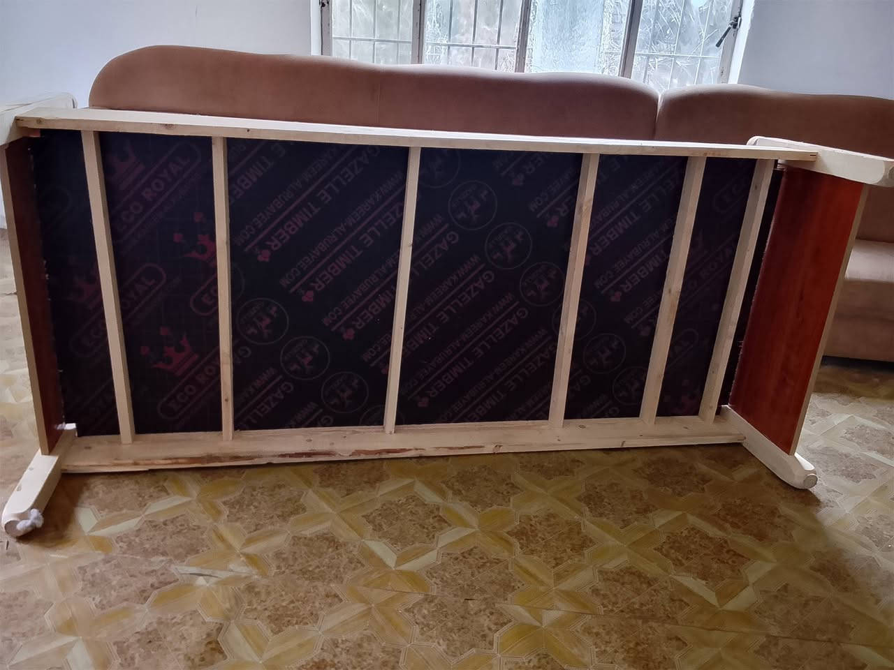 السلام عليكم 
قريولة نفر 1 خشب 
بعدها جديدة استخدام شي قليل 
سعرها 65 وبيها مجال مكاني النساف 
***********
