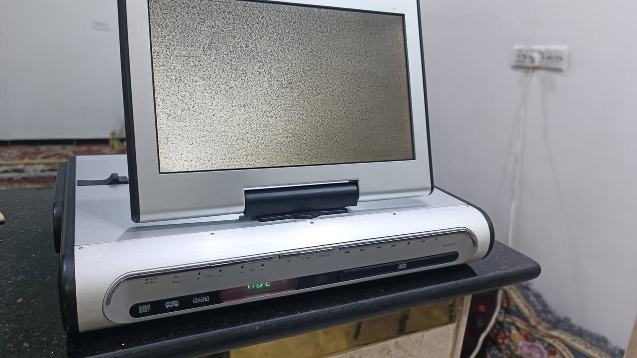 شاشه و جهاز ديفيدي باله انكليزية صناعه صينيه، يحتوي على تلفزيون ارضي و و AV و مشغل ديفيدي، بي راديو موجتين AM/FM يشتغل على محوله ١٢ فولت. 
٥٠ الف


**إذا كنت صاحب هذا الإعلان وتريد حذفه لأي سبب، رجاءا أرسل رسالة إلى الدعم الفني**