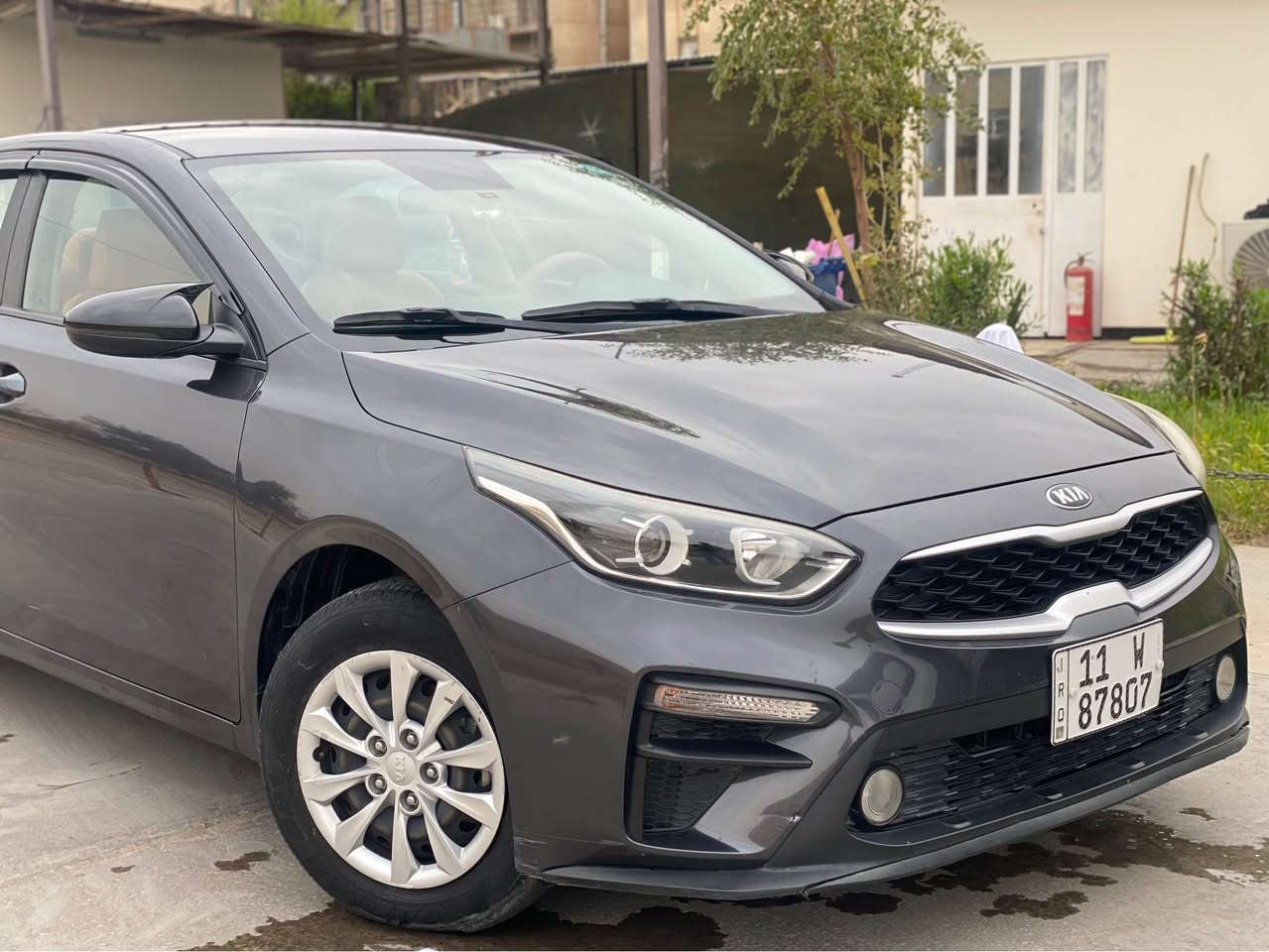 "سيارة سيراتو 2020 خليجي، استعمال شخصي، ماشية 58 ألف كم. تتميز بالشاشة والكاميرا والمواصفات المعروفة. السيارة في بغداد، رقمهابغداد  بسمي، تحويل ثاني يوم. يوجد بعض الرصعات البسيطة مثل ضخات بسيطة على الدوسة ورصعة بجاملغ الخلفي، وكذلك شخط. السعر 141 ألف. يوجد مجال للتفاوض. يمكنك زيارة السيارة والتحقق من حالتها بنفسك." الفارس, صلاح الدين


**إذا كنت صاحب هذا الإعلان وتريد حذفه لأي سبب، رجاءا أرسل رسالة إلى الدعم الفني**