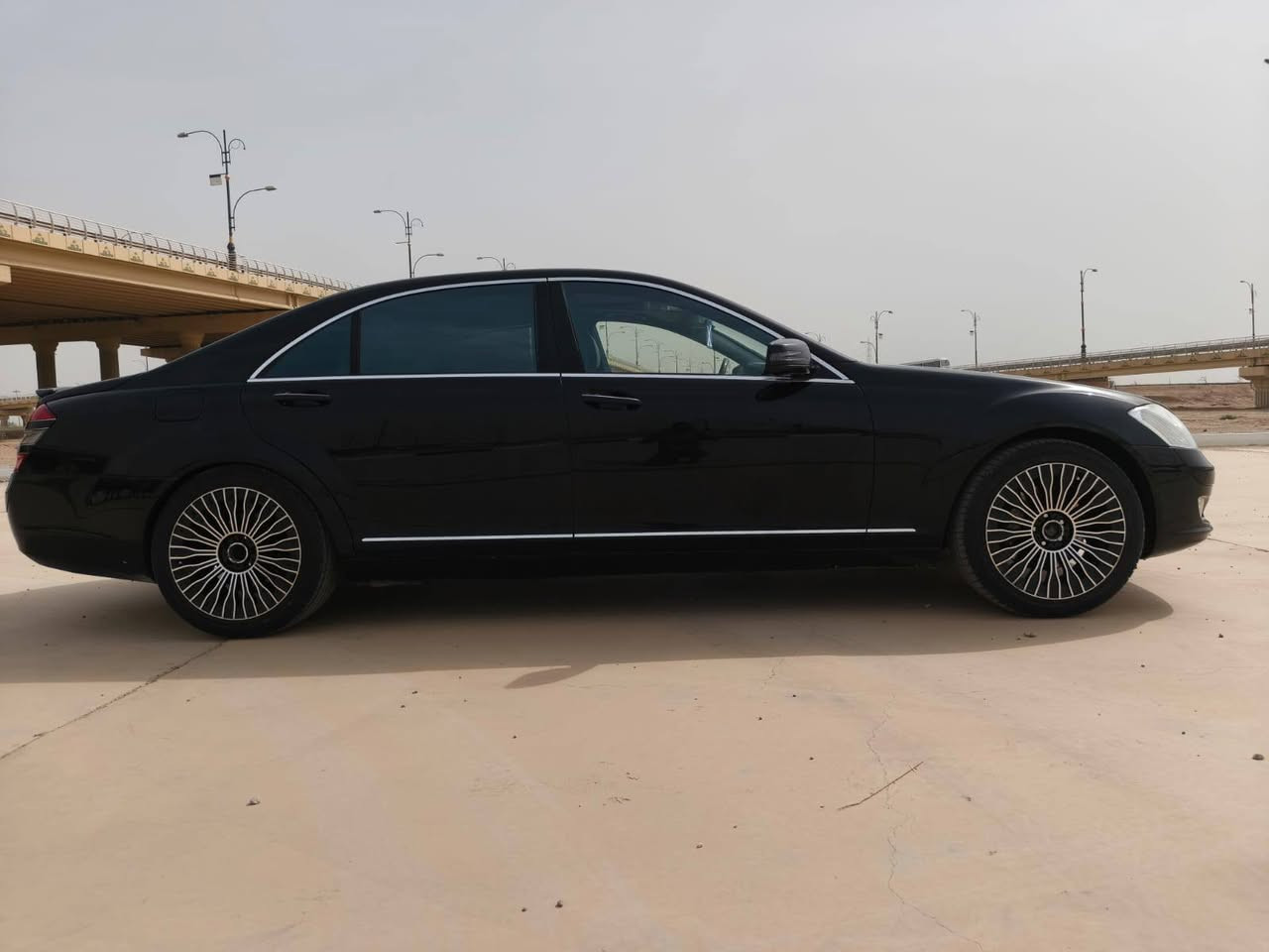 السلام عليكم للبيع مارسدس اس 550 باب طويل وارد ياباني كامل مواصفات
السعر 180 
رقم الهاتف ***********

