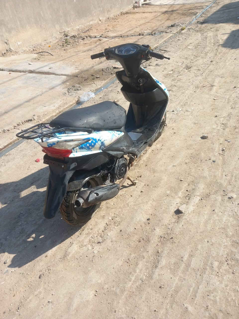 دراجة للبيع نكره سلف كامله من كلشي كهربائيات شلعه فول محرك مامفتوح متوازي على بيعه ***********
