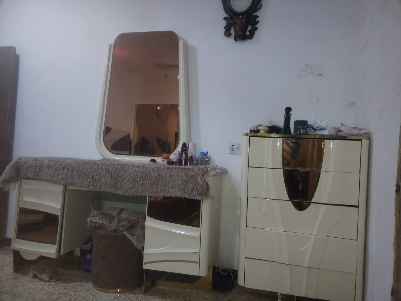السلام عليكم غرفه للبيع جديده ضخمه سعرها 800 وبها مجال


**إذا كنت صاحب هذا الإعلان وتريد حذفه لأي سبب، رجاءا أرسل رسالة إلى الدعم الفني**