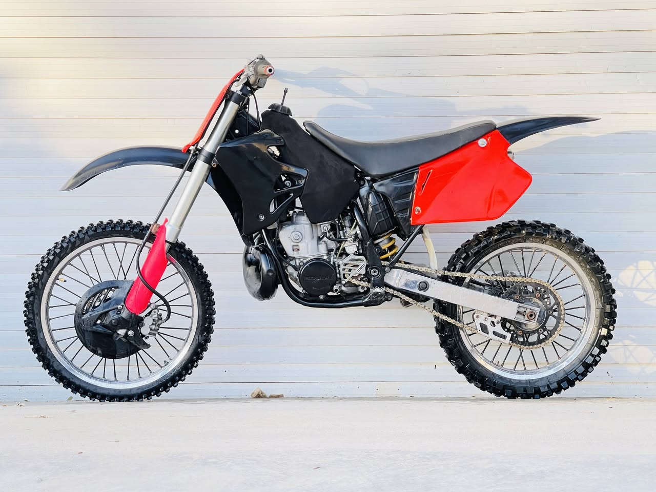 سەرەتا بەناوی خوای گەورە
CR 250🦅
بۆفرۆشتن سلەندەری کرۆمە هەردوو تایەی تازەیە زۆر بەقوەتە نوقسانی نیە لەوی نەتەقیوە بەشەرتی ئەوەی 250 نوقسانی نەبێت دشلیو زنجیری تازەیە برێک پێشو دوای مەزبوتە بەیەک هندل هەڵ ئەبێ سعری 25 گەڵاو  مەجال *********** ئەدمین❤
