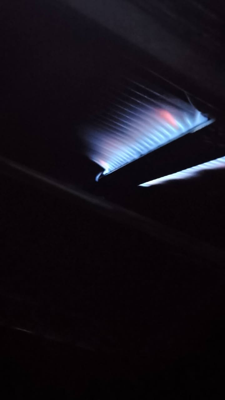 طباخ البيع خمس عيون مستعمل فتره قليله السعر 150 بي مجال شي بسيط العنوان الباويه قرب جامع الزهراء  ***********
