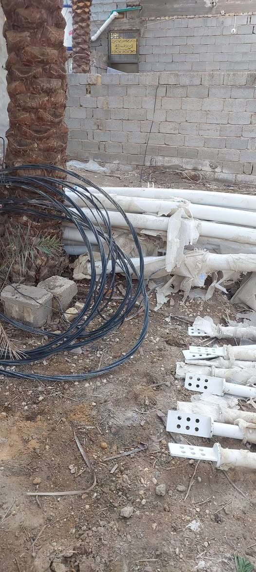 ياالله السلام عليكم اخوان حديد سقيفه او كراج سياره تركي جديد مامستخدم الي يعرف هاذا الحديد يعرف سعره واني مكلف بل نشر وهاذا رقم صاحبهن ***********
