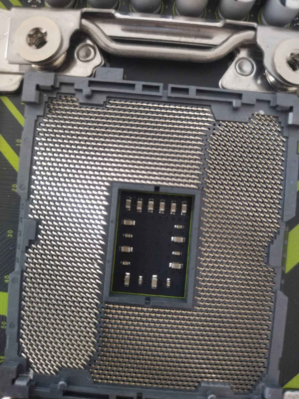 سلام عليكم بورد X99 مع معالج Xeon E5 2670v3 مع الملحقاته كاملة مفحوص وشغال قطعة جديدة السعر 25


**إذا كنت صاحب هذا الإعلان وتريد حذفه لأي سبب، رجاءا أرسل رسالة إلى الدعم الفني**